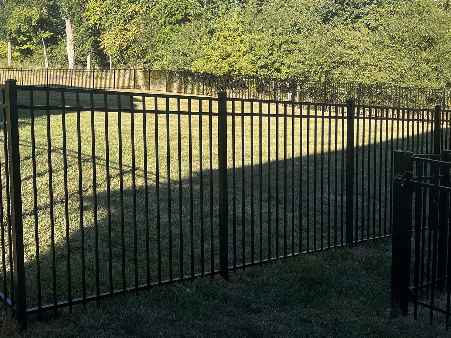 Photo of an aluminum fence from a Bowling Green Fence Company