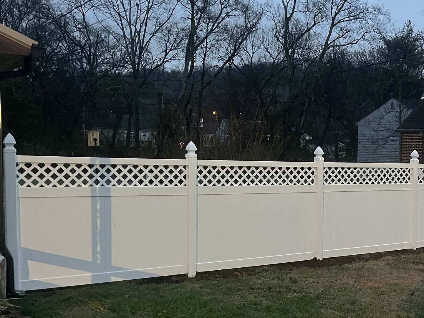 Photo of a semi-privacy fence from a Bowling Green KY fence company