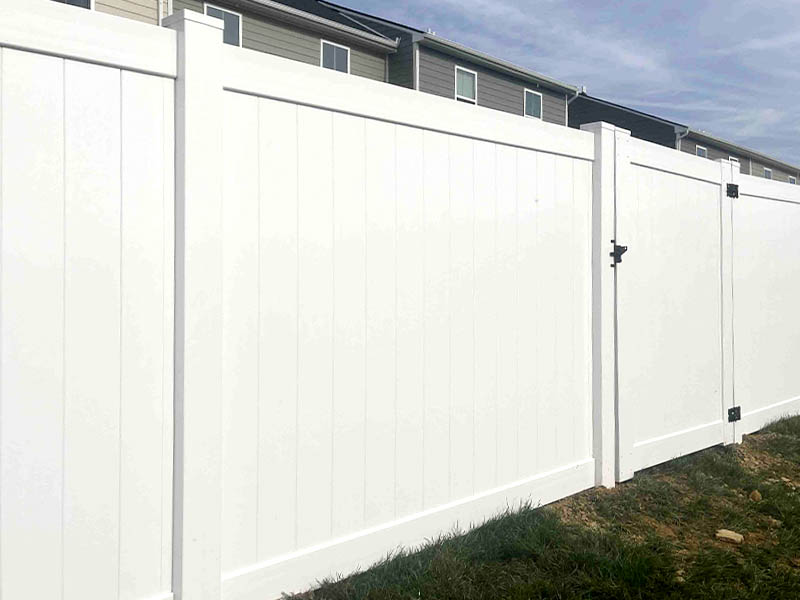 Middle Tennessee & Southern Kentucky residential vinyl fence installation contractor